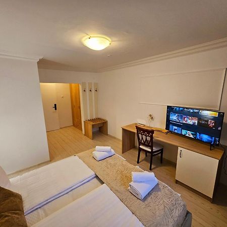 Hotel Royal Plaza By Timhotels Τιμισοάρα Εξωτερικό φωτογραφία